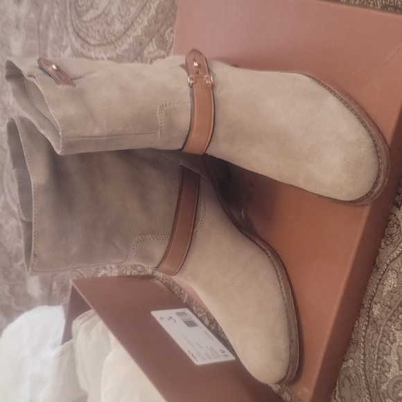 Coach Amy ankle booties. Suede - Picture 3 of 6